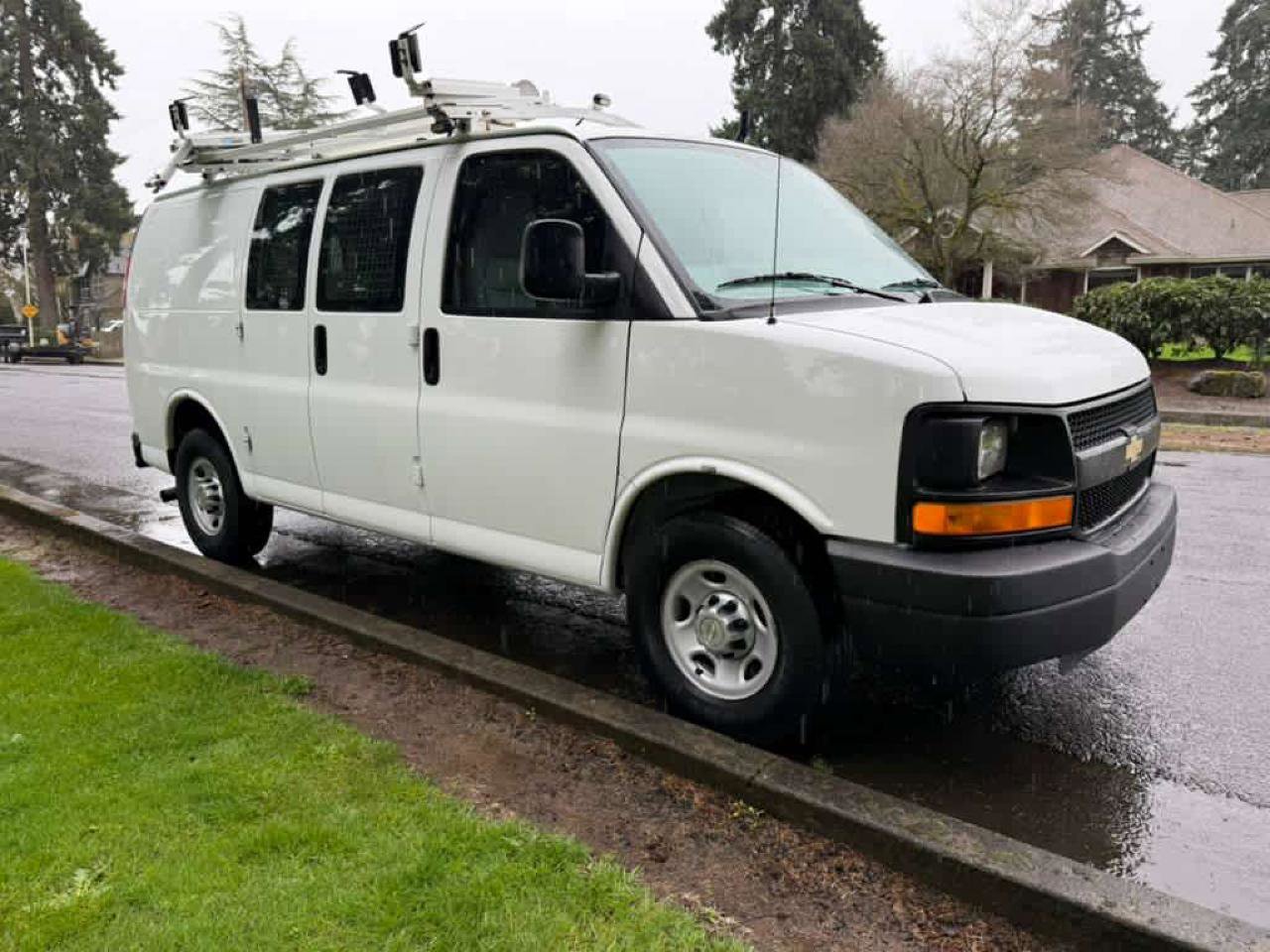 Used 2013 Chevrolet Express 2500 image 7