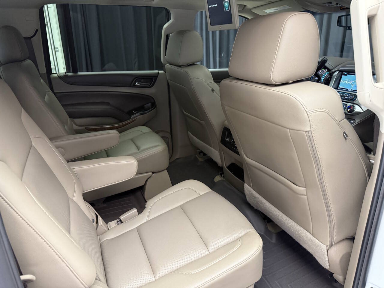 Used 2017 Chevrolet Suburban Premier AWD/4WD image 24