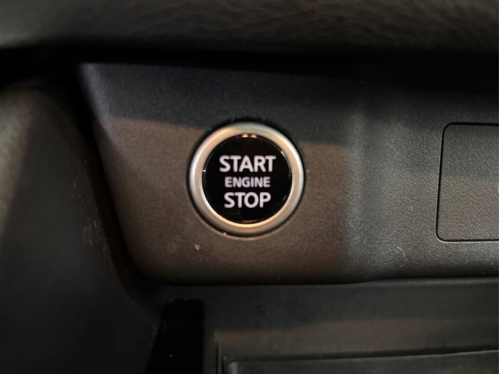 Used 2023 Nissan Rogue SV image 28