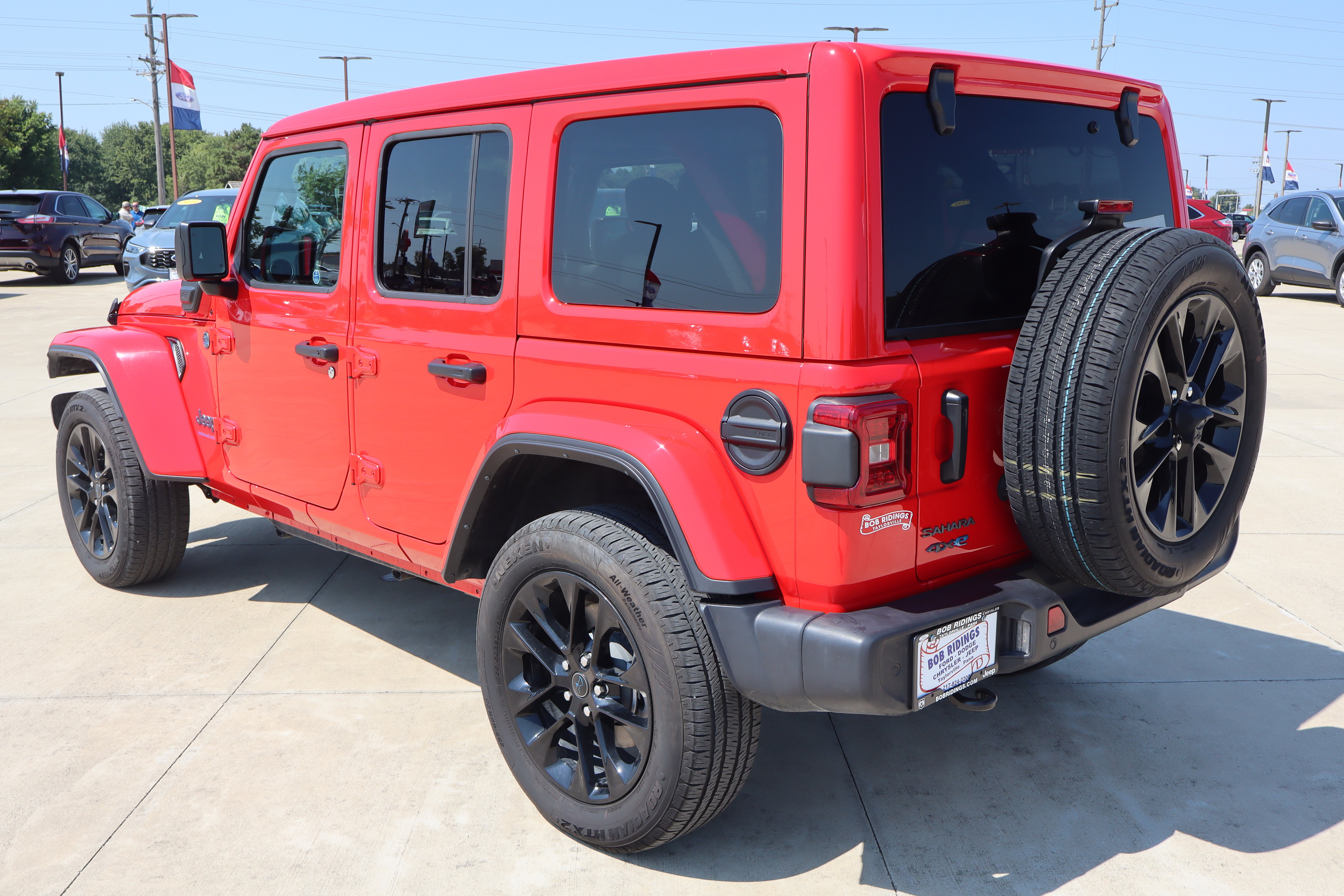 Used 2025 Jeep Wrangler Unlimited Sahara w/ Safety Group AWD/4WD image 7