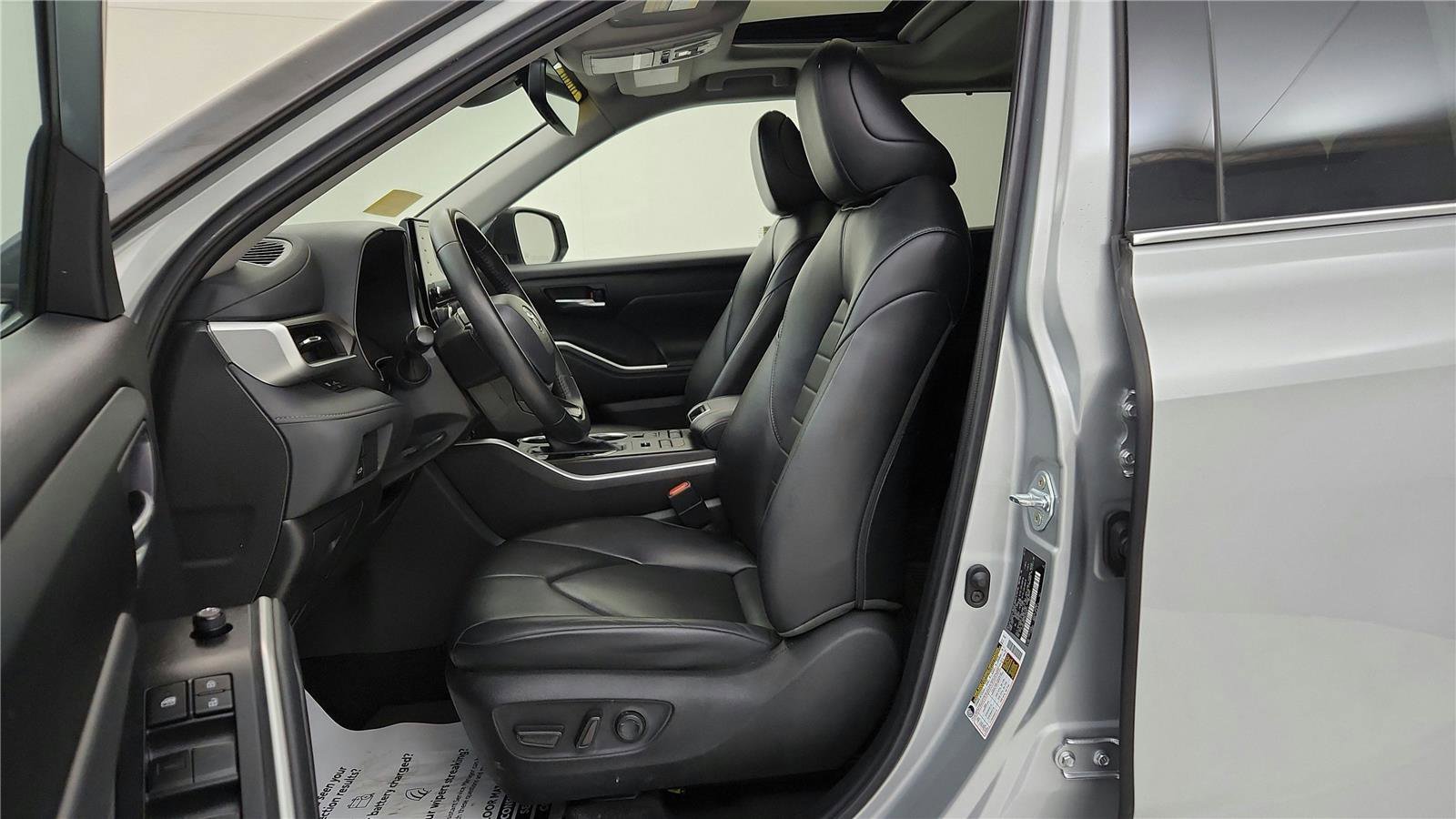 Used 2022 Toyota Highlander XLE image 23