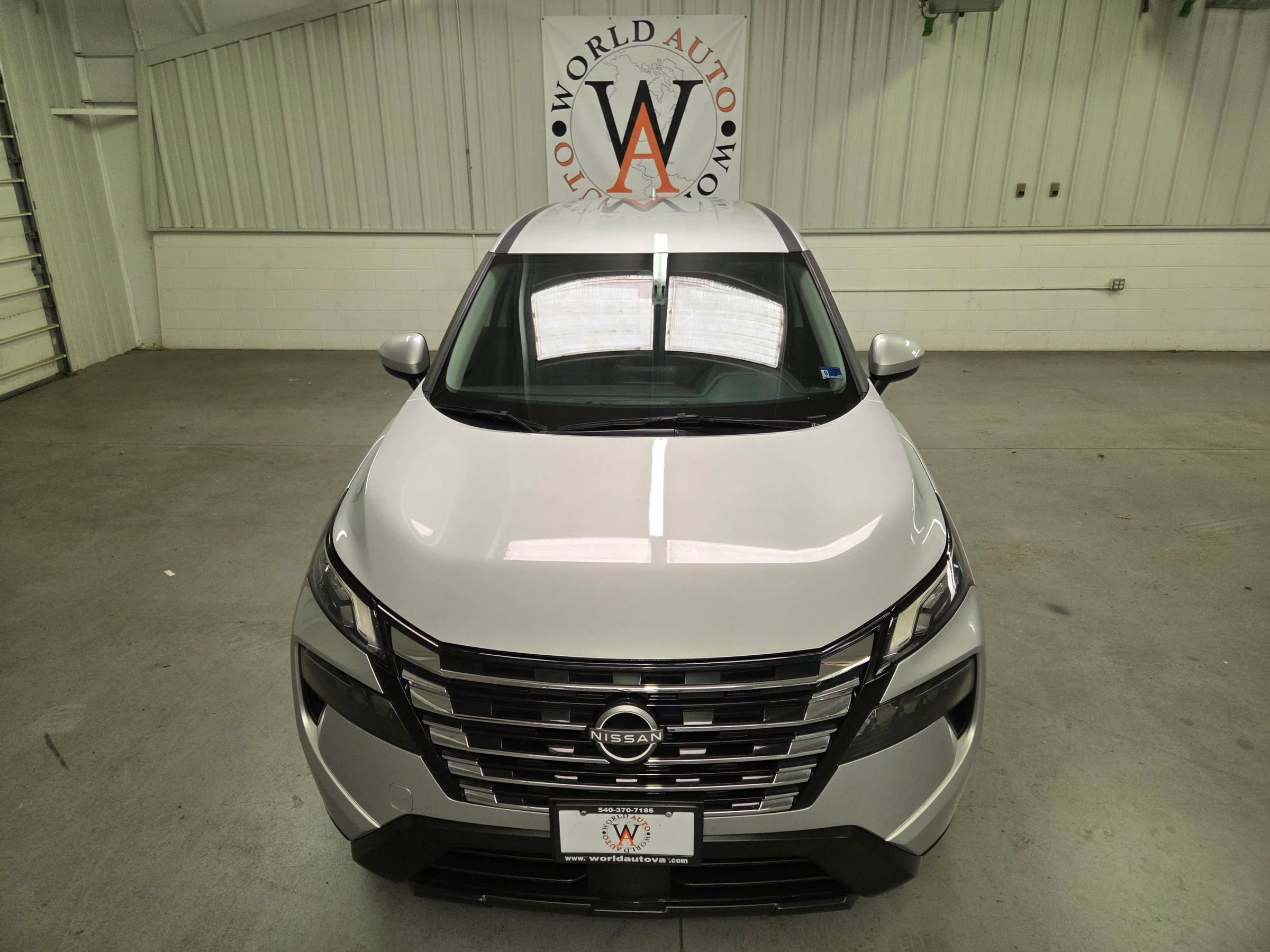 Used 2025 Nissan Rogue SV FWD image 12
