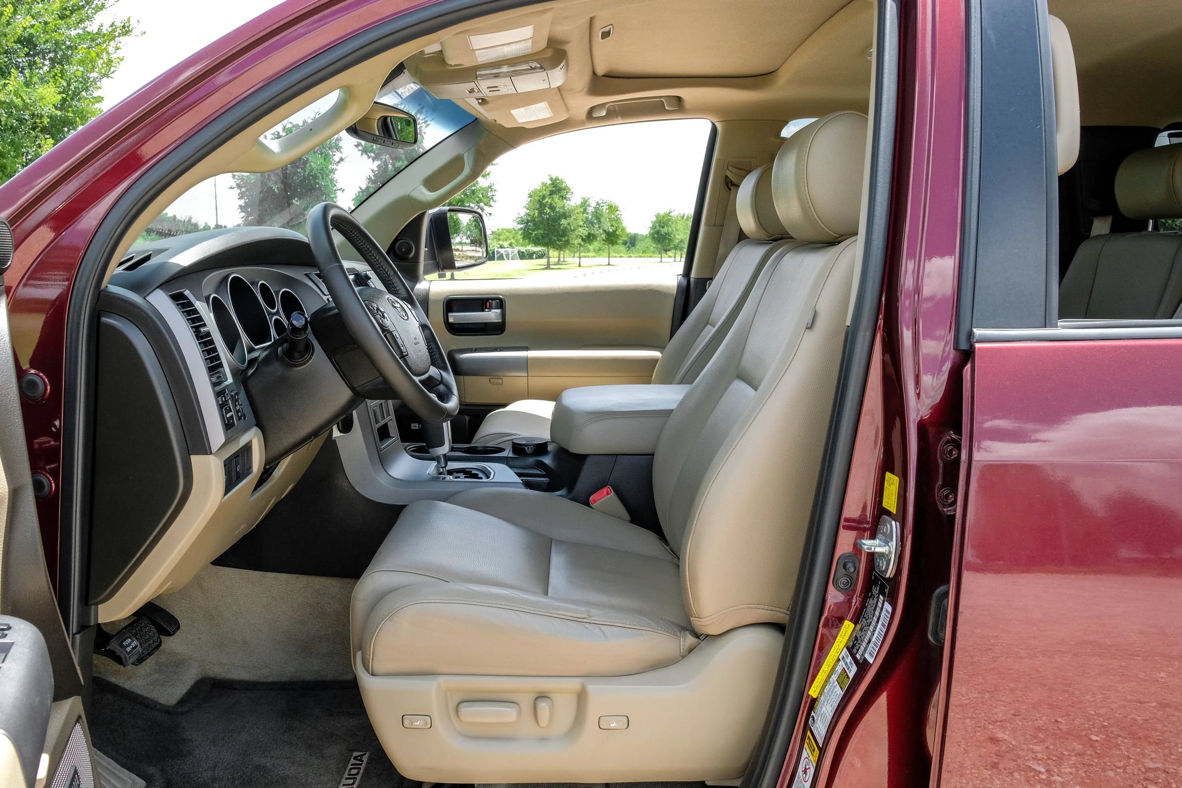 Used 2011 Toyota Sequoia Limited RWD image 3