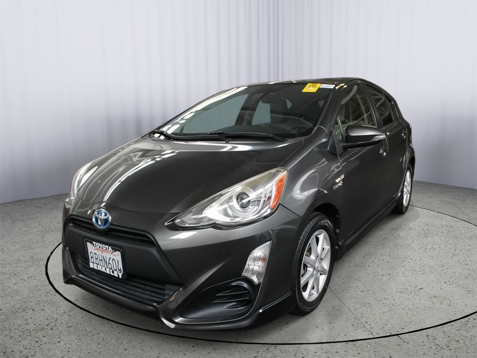 Used 2017 Toyota Prius C One image 3