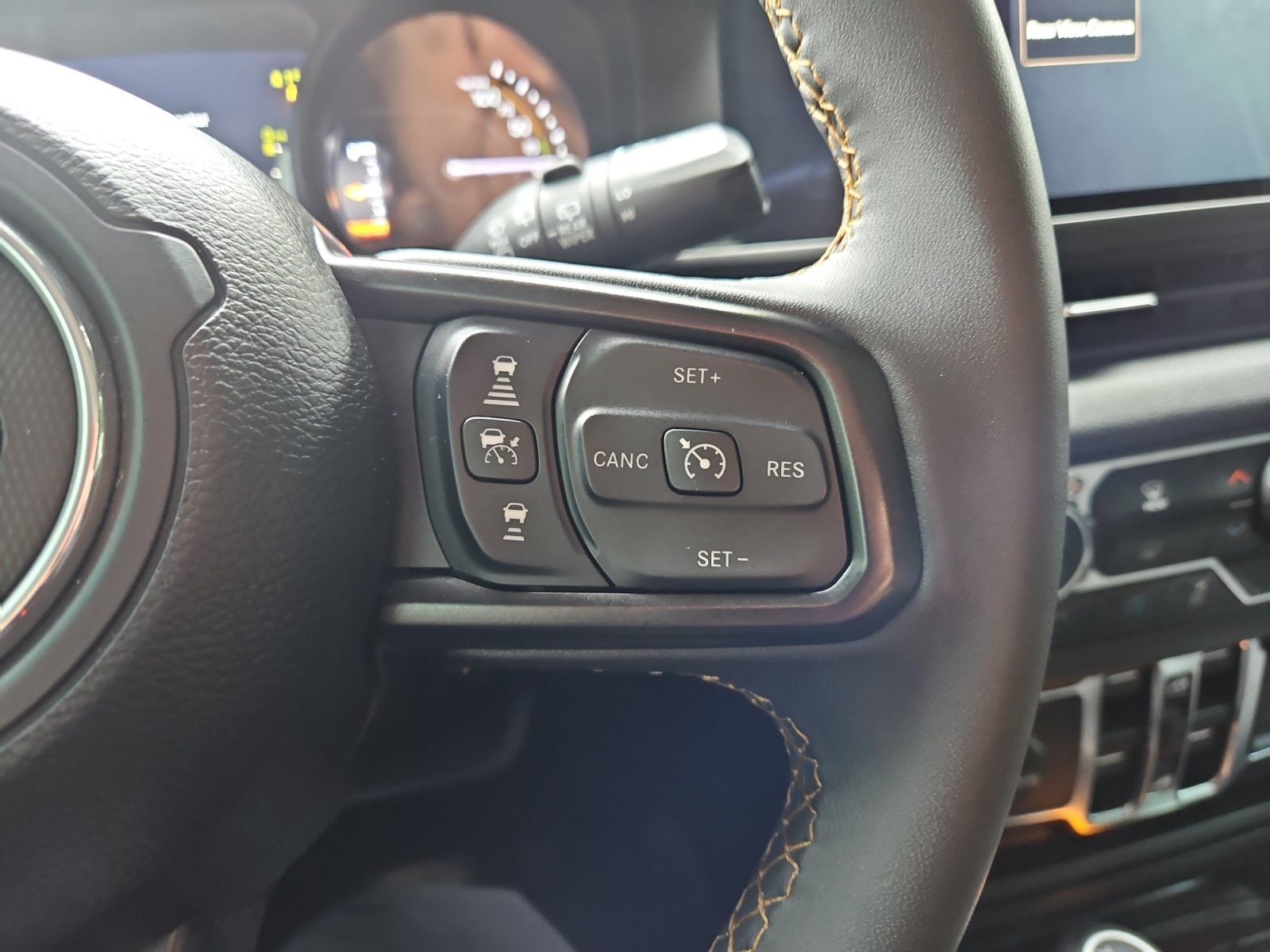 Used 2024 Jeep Wrangler Unlimited AWD/4WD image 23