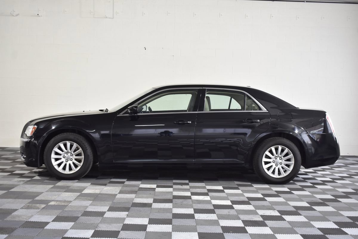 Used 2014 Chrysler 300 RWD image 2