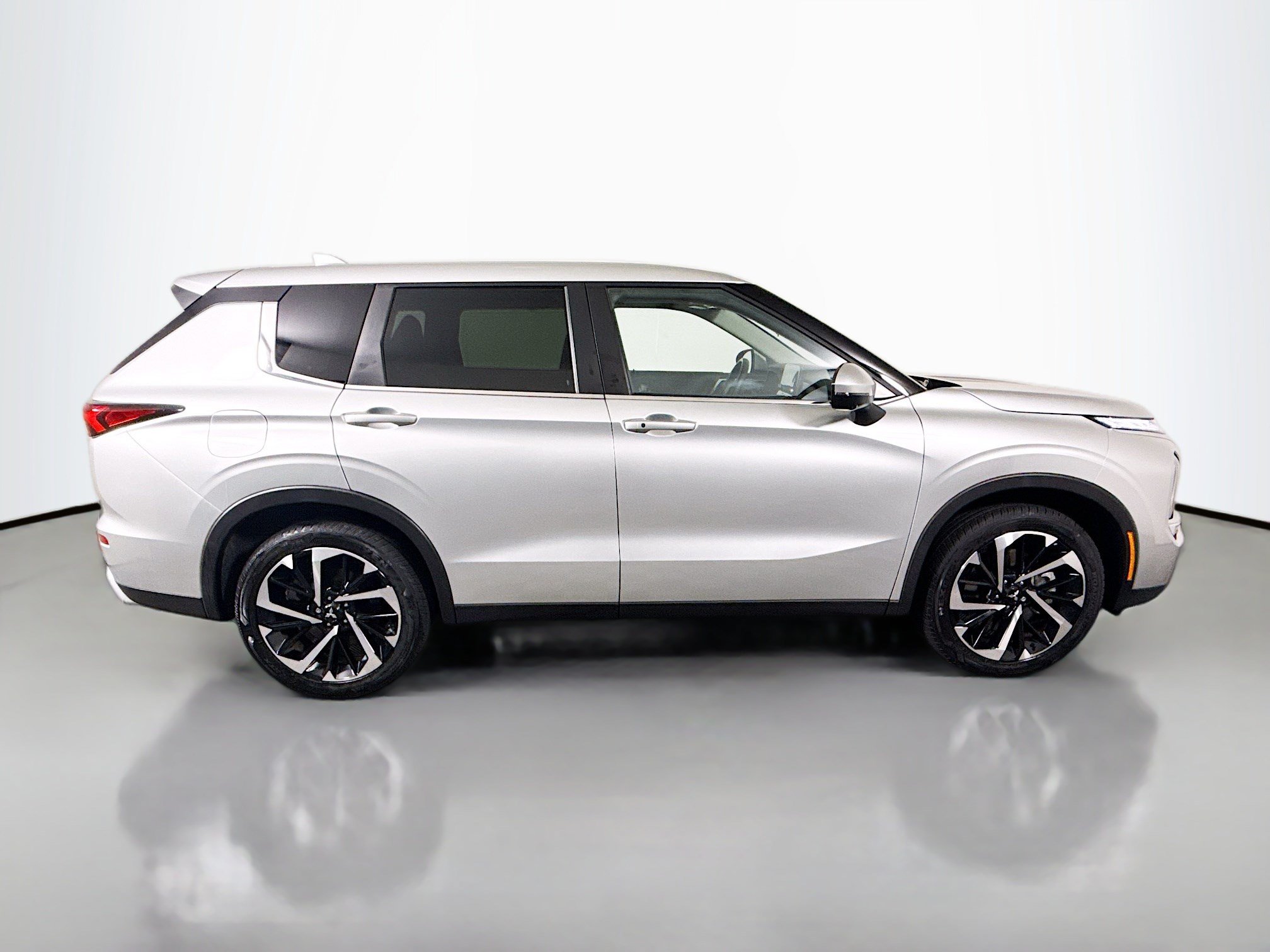 Used 2024 Mitsubishi Outlander SE FWD image 11