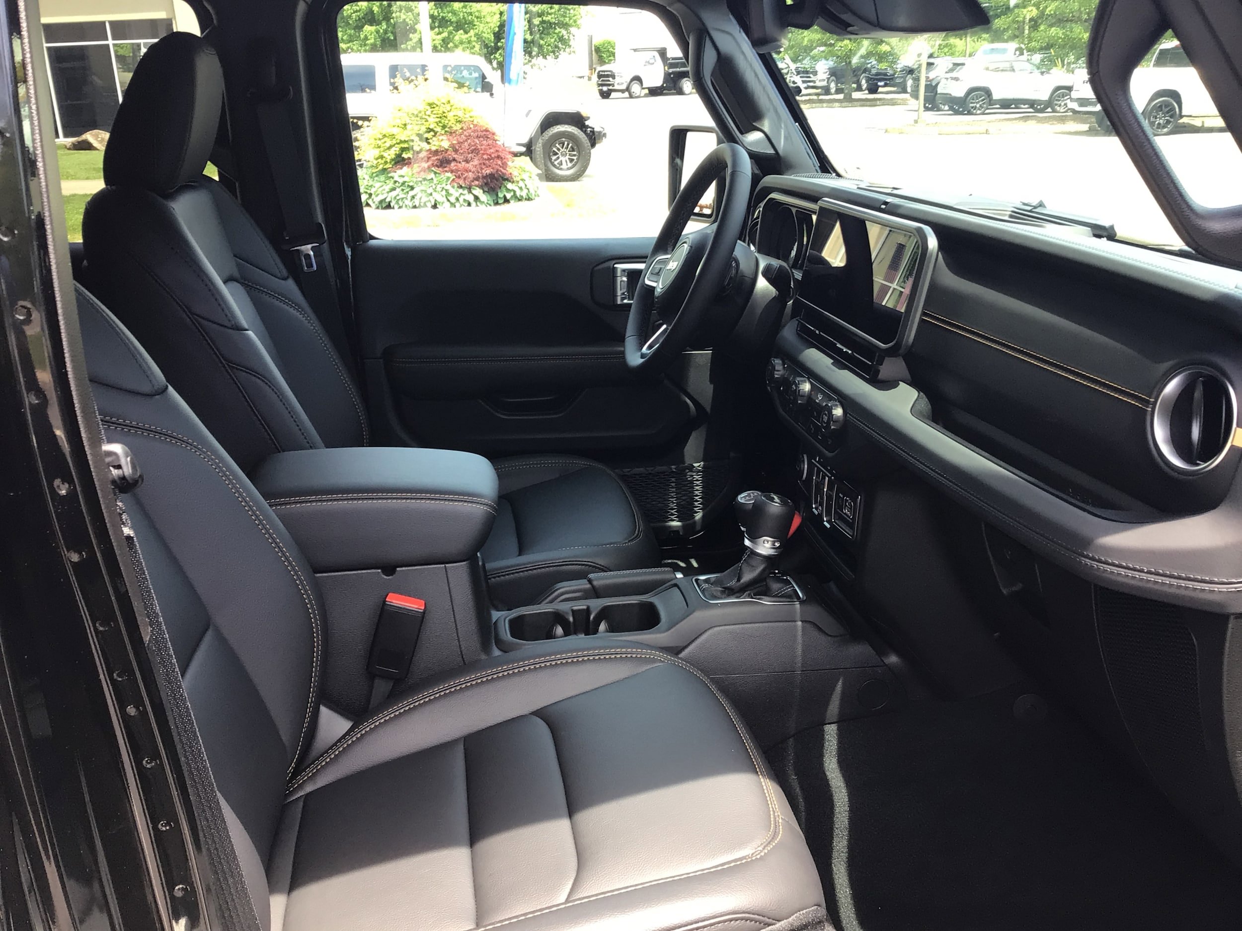 New 2026 Jeep Wrangler Unlimited Sahara AWD/4WD image 9