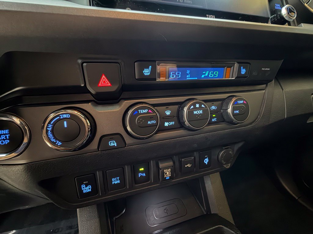 Used 2020 Toyota Tacoma TRD Off-Road w/ TRD Premium Off Road Package AWD/4WD image 40