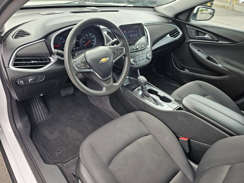 Used 2023 Chevrolet Malibu LT FWD image 2