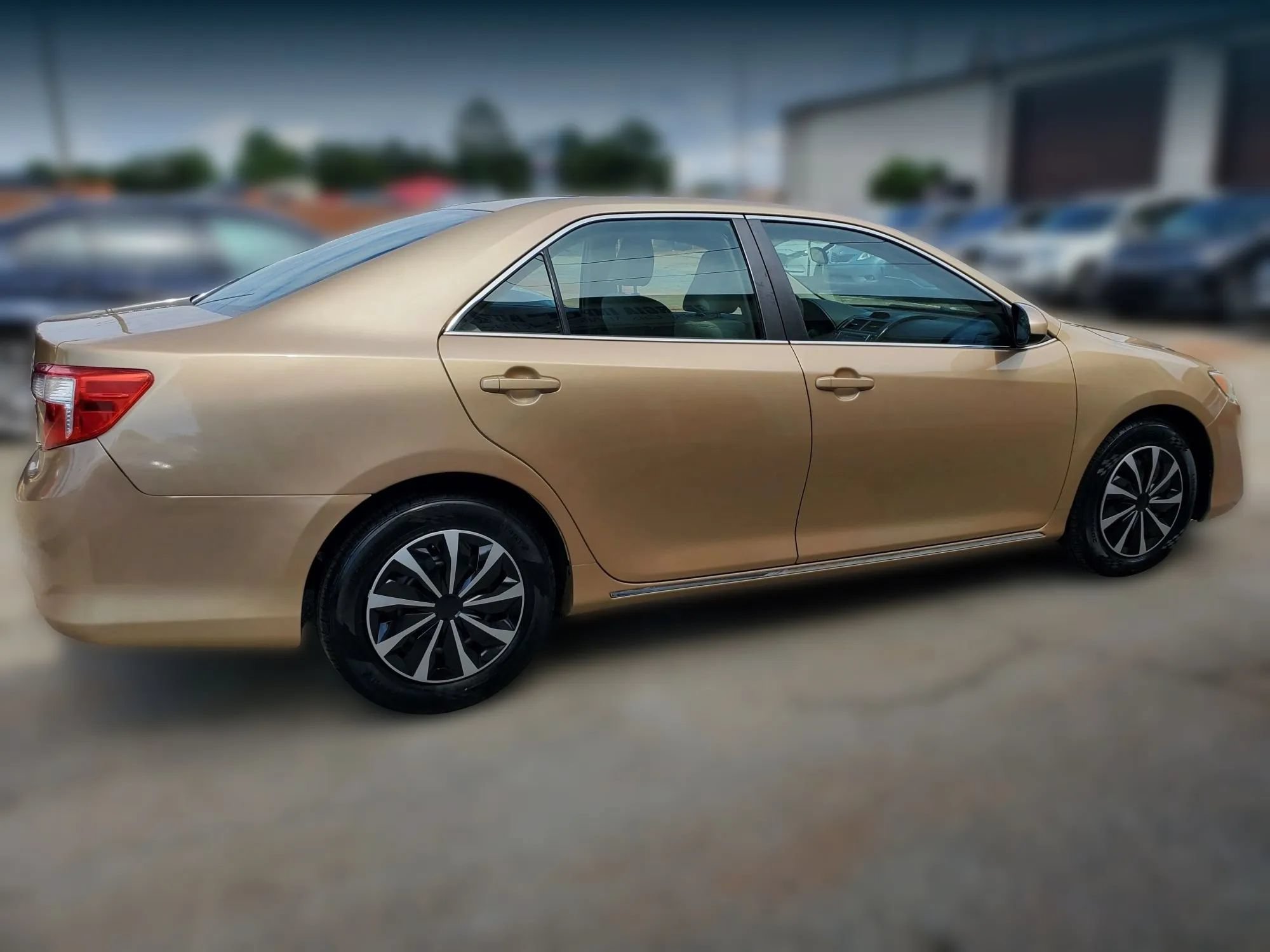 Used 2012 Toyota Camry LE FWD image 11