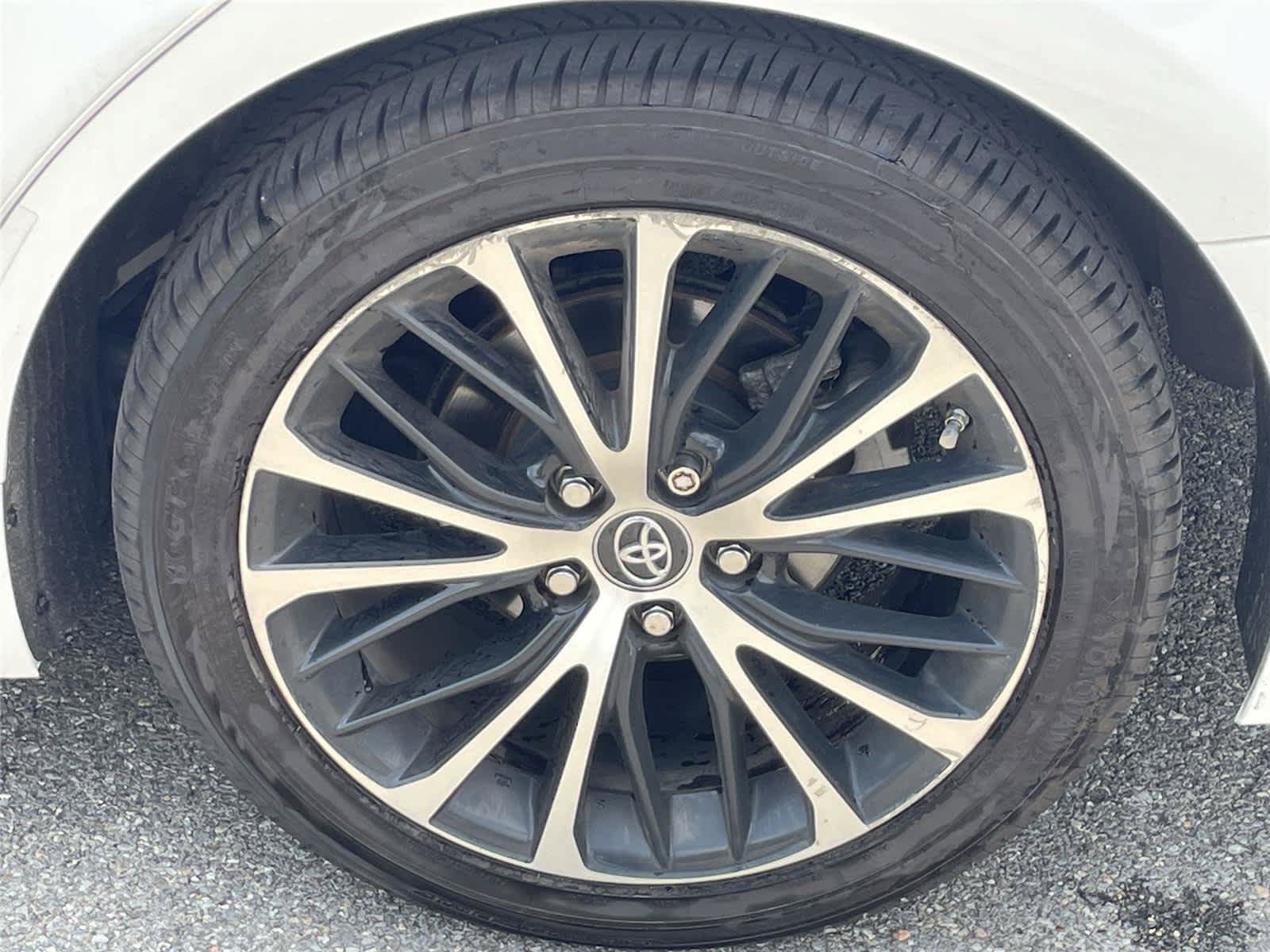 Used 2019 Toyota Camry SE w/ Convenience Package FWD image 11
