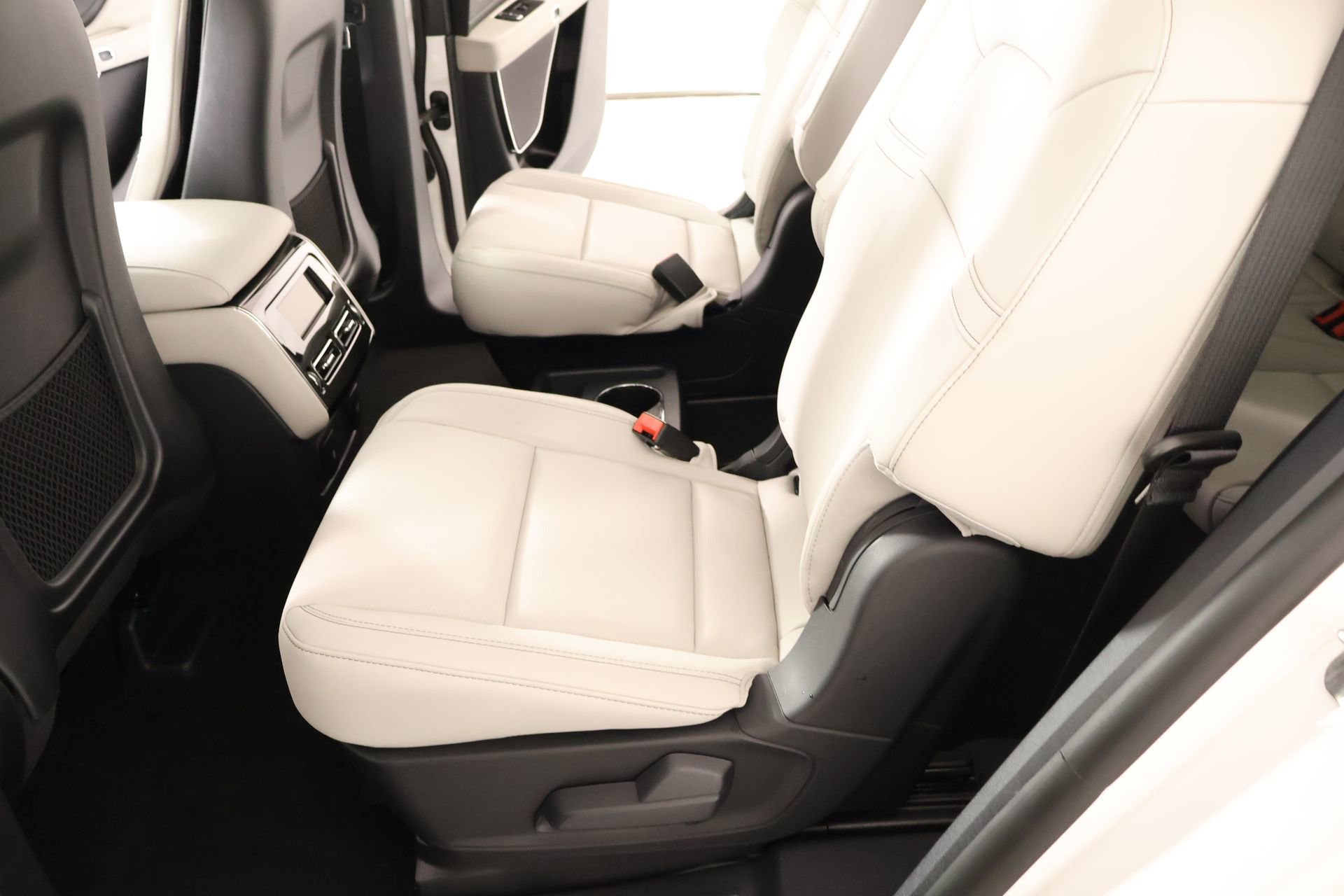 New 2026 Lincoln Aviator AWD image 12