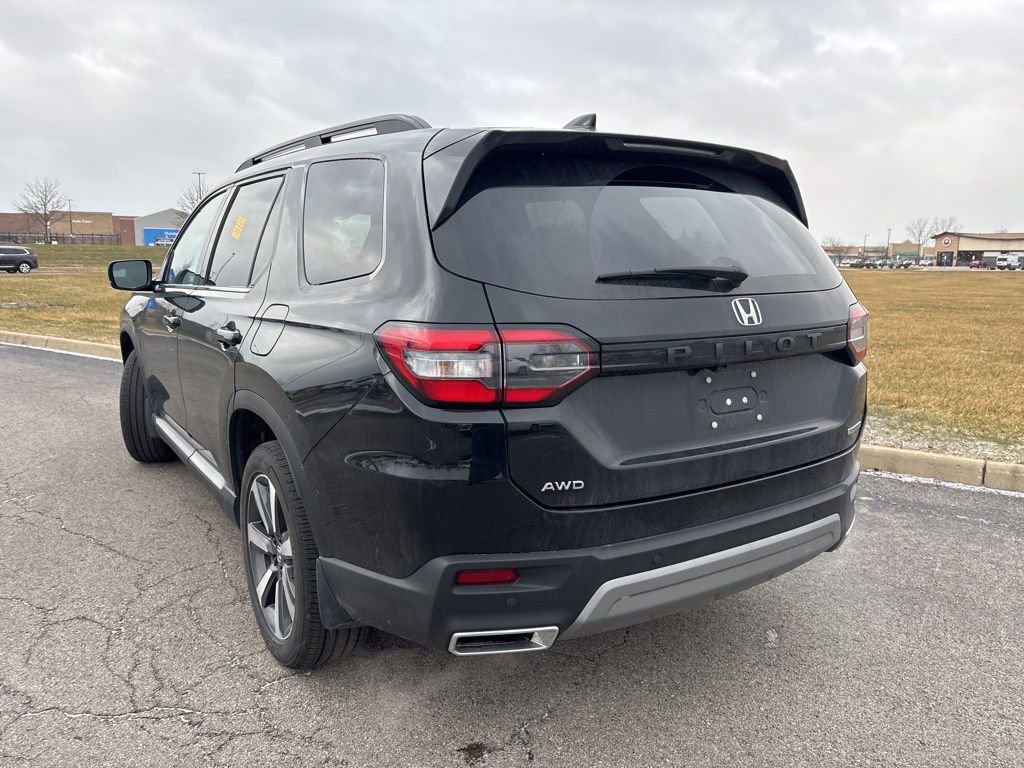 Used 2025 Honda Pilot Touring image 10