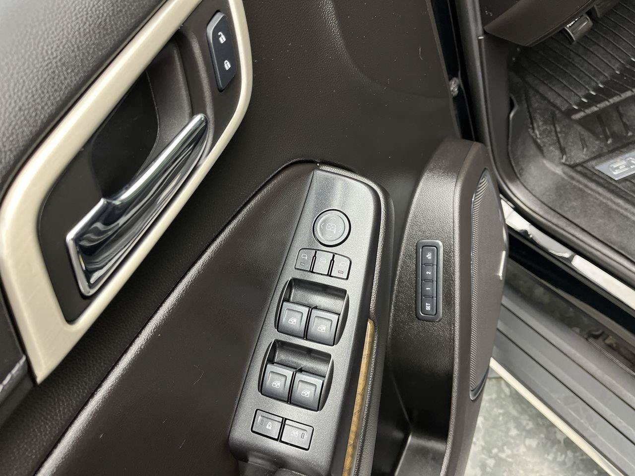 Used 2018 GMC Yukon XL Denali w/ Denali Ultimate Package AWD/4WD image 10