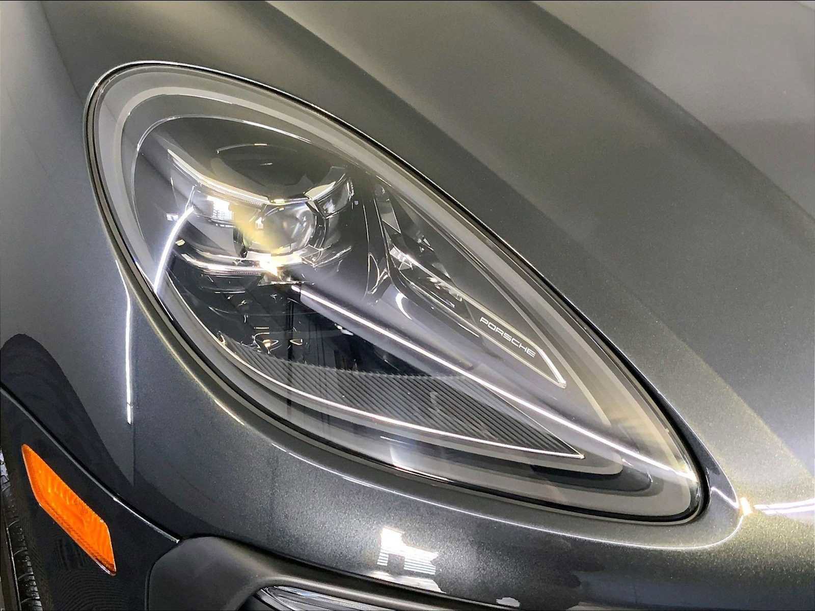 Certified 2025 Porsche Macan image 12