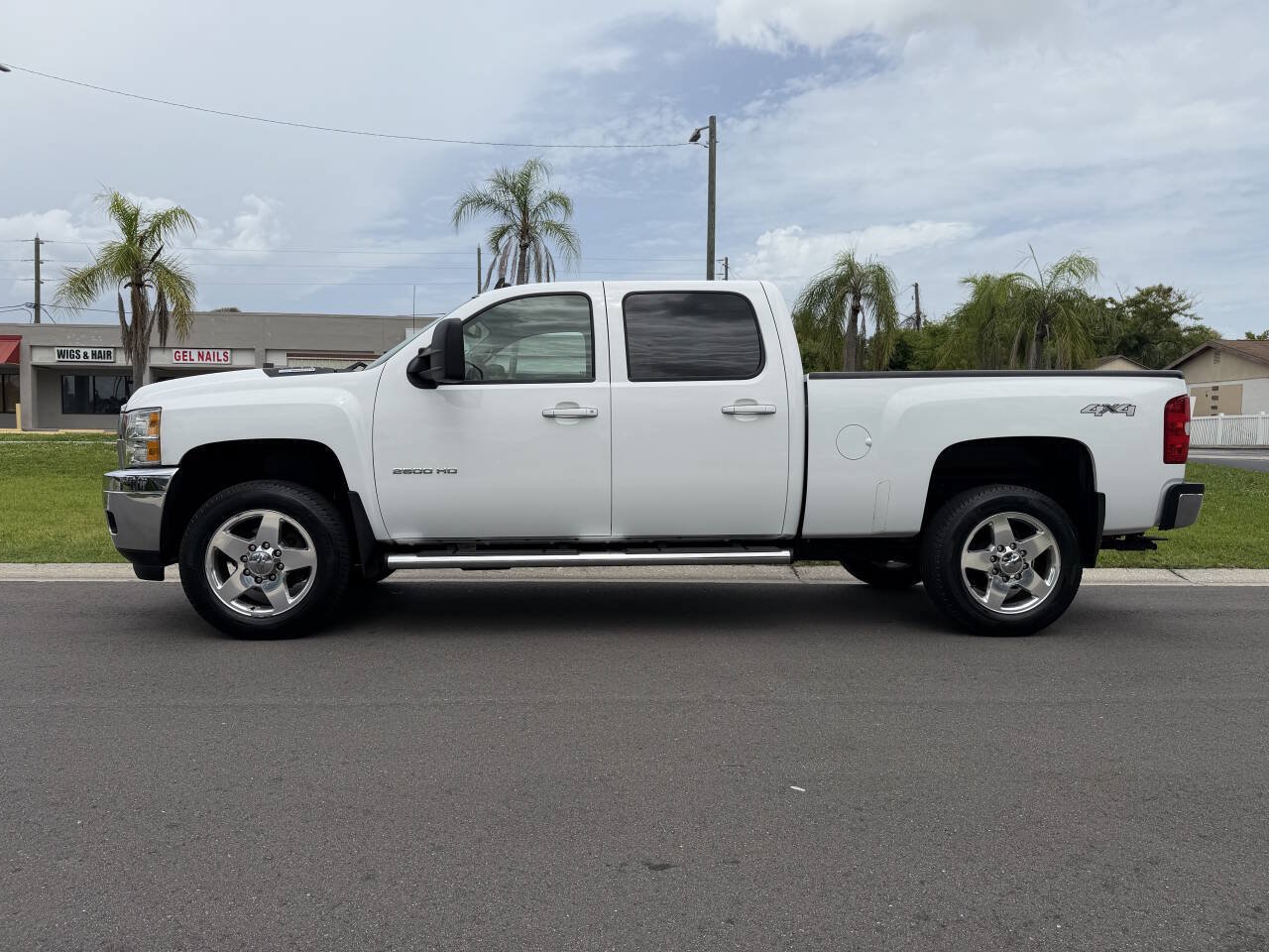 Used 2011 Chevrolet Silverado 2500 LTZ w/ LTZ Plus Package AWD/4WD image 4