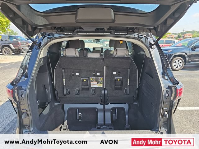 Used 2025 Toyota Sienna LE FWD image 12