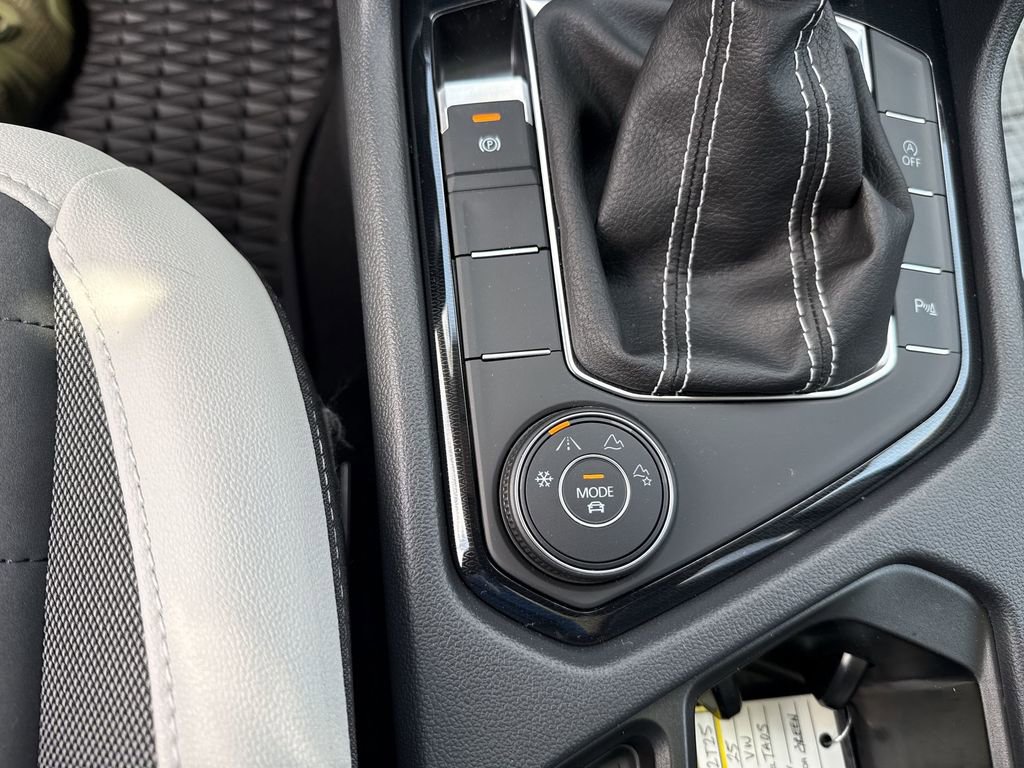 New 2025 Volkswagen Taos SE AWD/4WD image 33