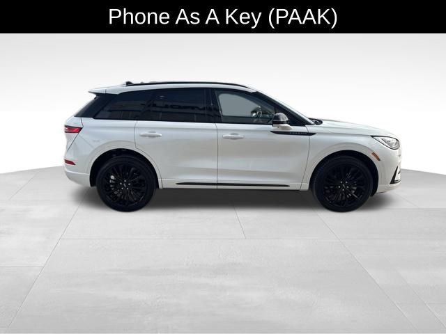 Used 2025 Lincoln Corsair Reserve w/ Jet Appearance Package image 9