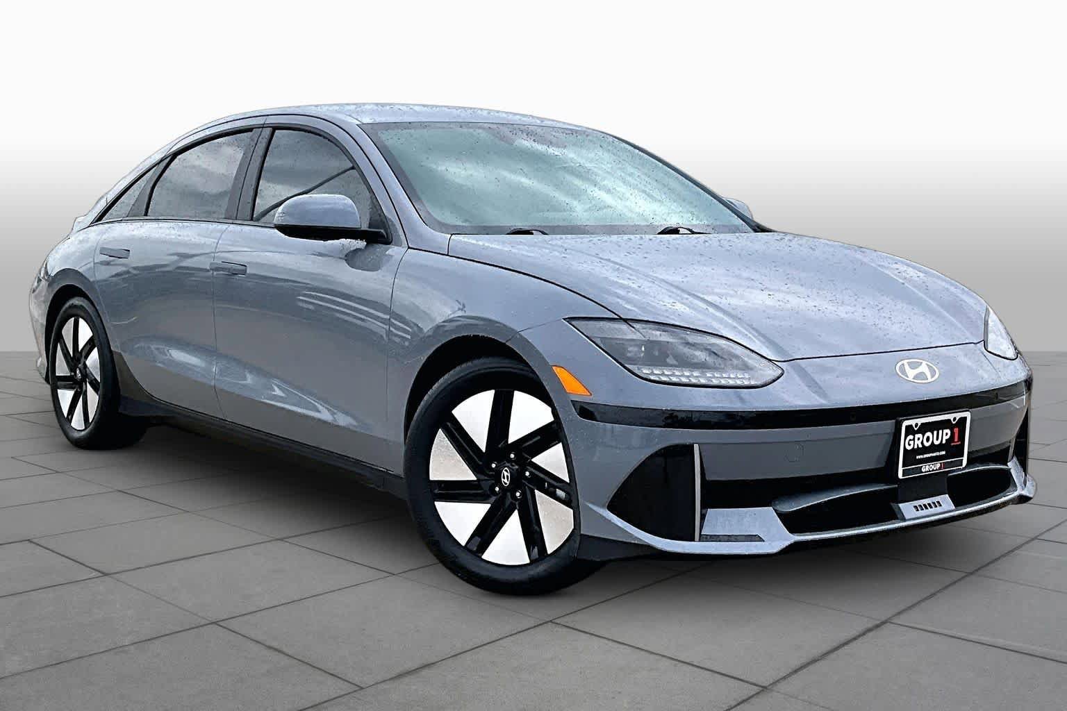 Used 2024 Hyundai Ioniq 6 SE RWD image 2