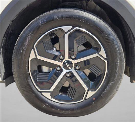 Used 2025 Kia Niro LX image 21