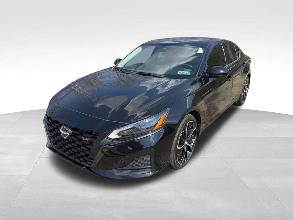 Used 2023 Nissan Altima 2.5 SR w/ SR Premium Package image 1