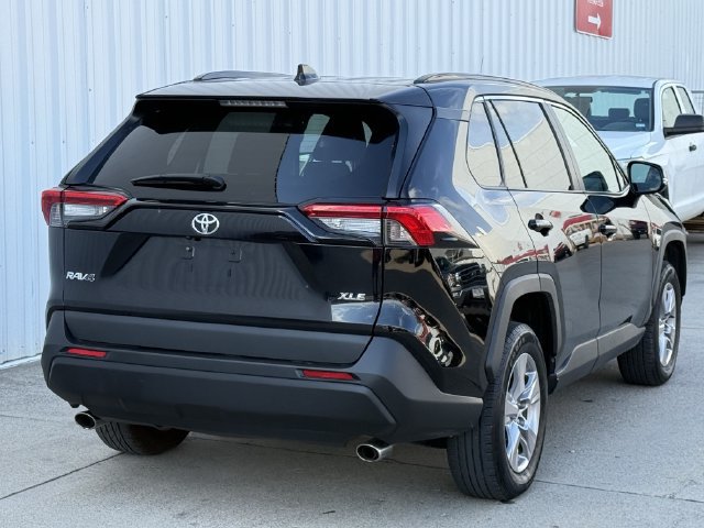 Used 2025 Toyota RAV4 XLE FWD image 4