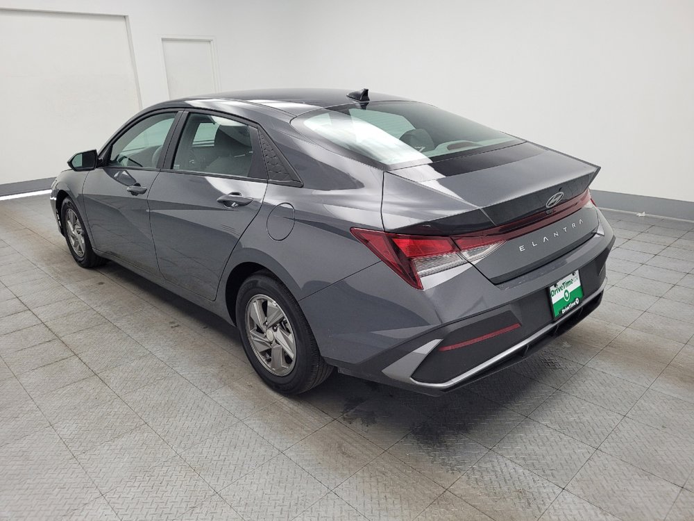 Used 2025 Hyundai Elantra SE FWD image 5