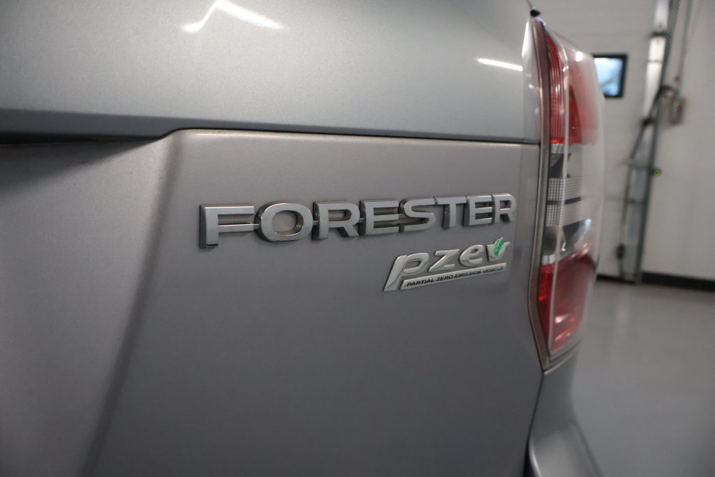 Used 2015 Subaru Forester 2.5i Touring AWD/4WD image 12