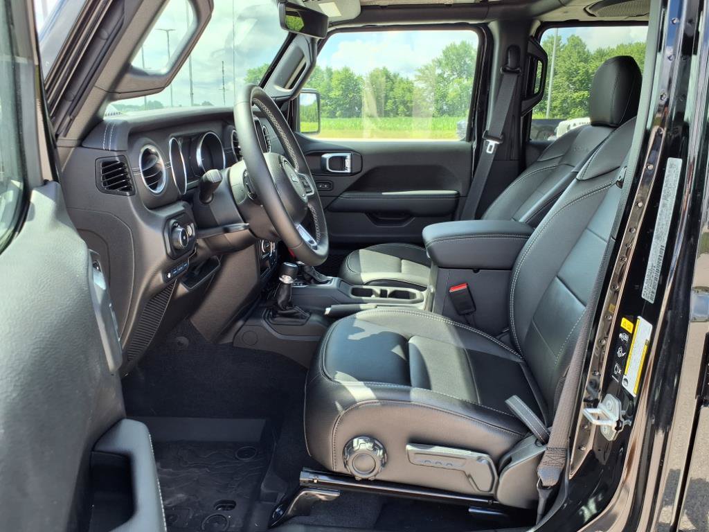 New 2023 Jeep Wrangler Unlimited Sahara w/ Cold Weather Group AWD/4WD image 23