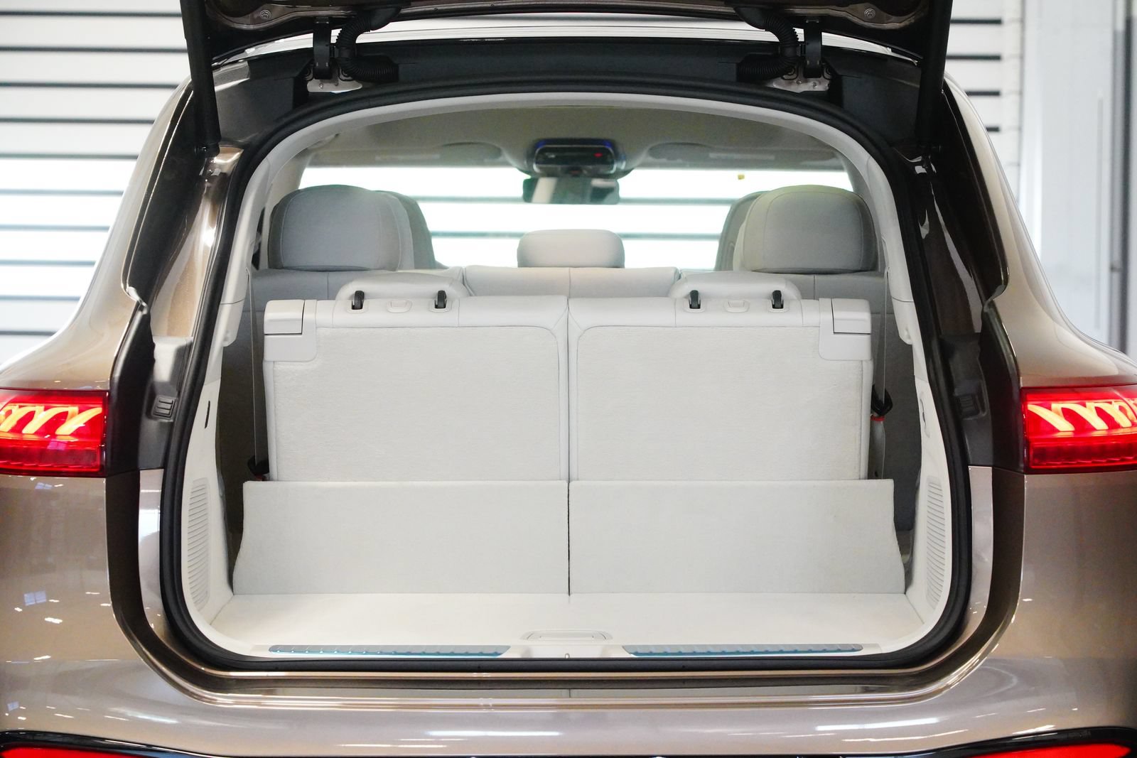 New 2027 Mercedes-Benz EQS 400 4MATIC SUV image 35