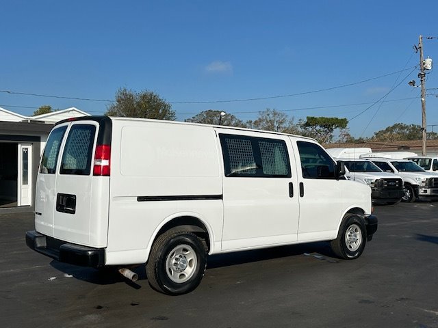 Used 2017 Chevrolet Express 2500 RWD image 6
