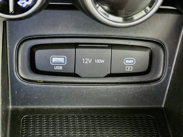 Used 2025 Hyundai Venue SEL FWD image 16