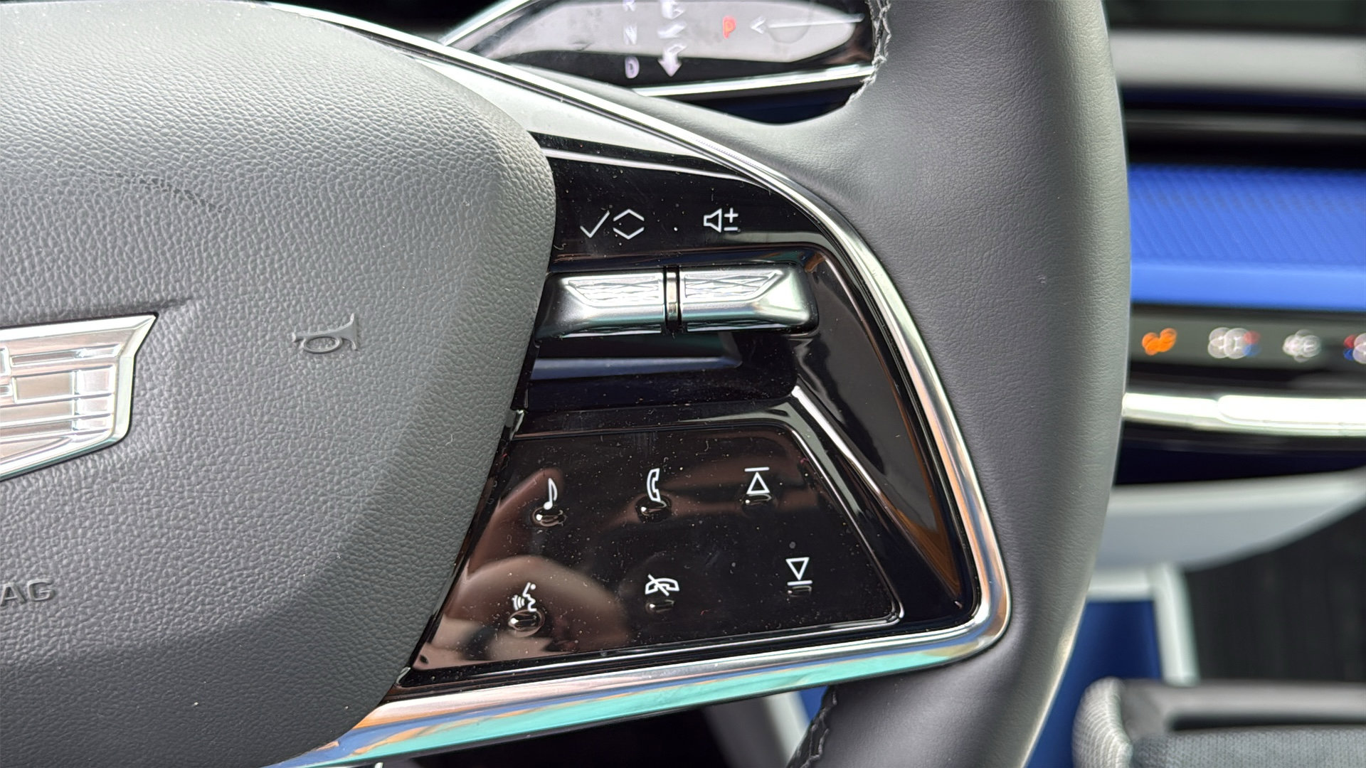 New 2026 Cadillac Optiq Luxury 2 image 16