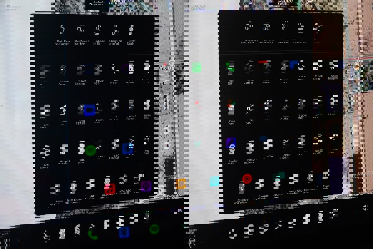 Used 2022 Tesla Model X image 39