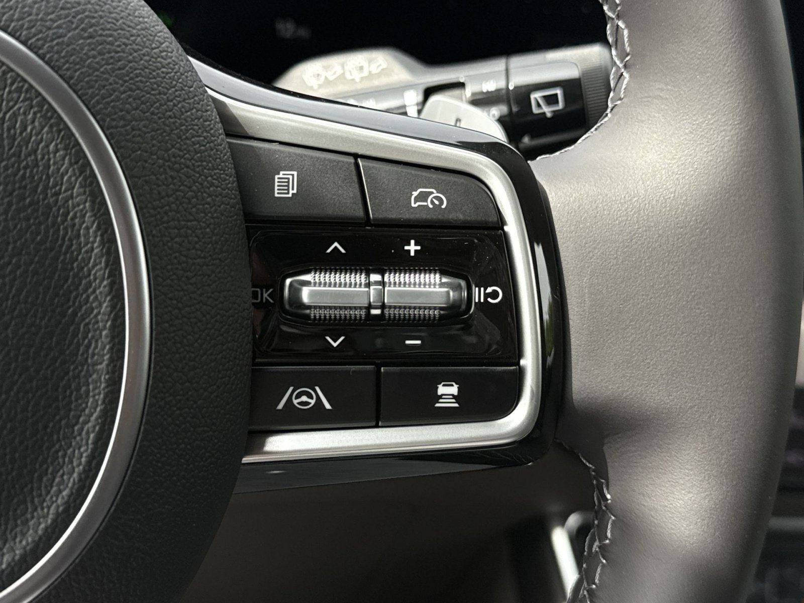 New 2026 Kia Carnival SX FWD image 35