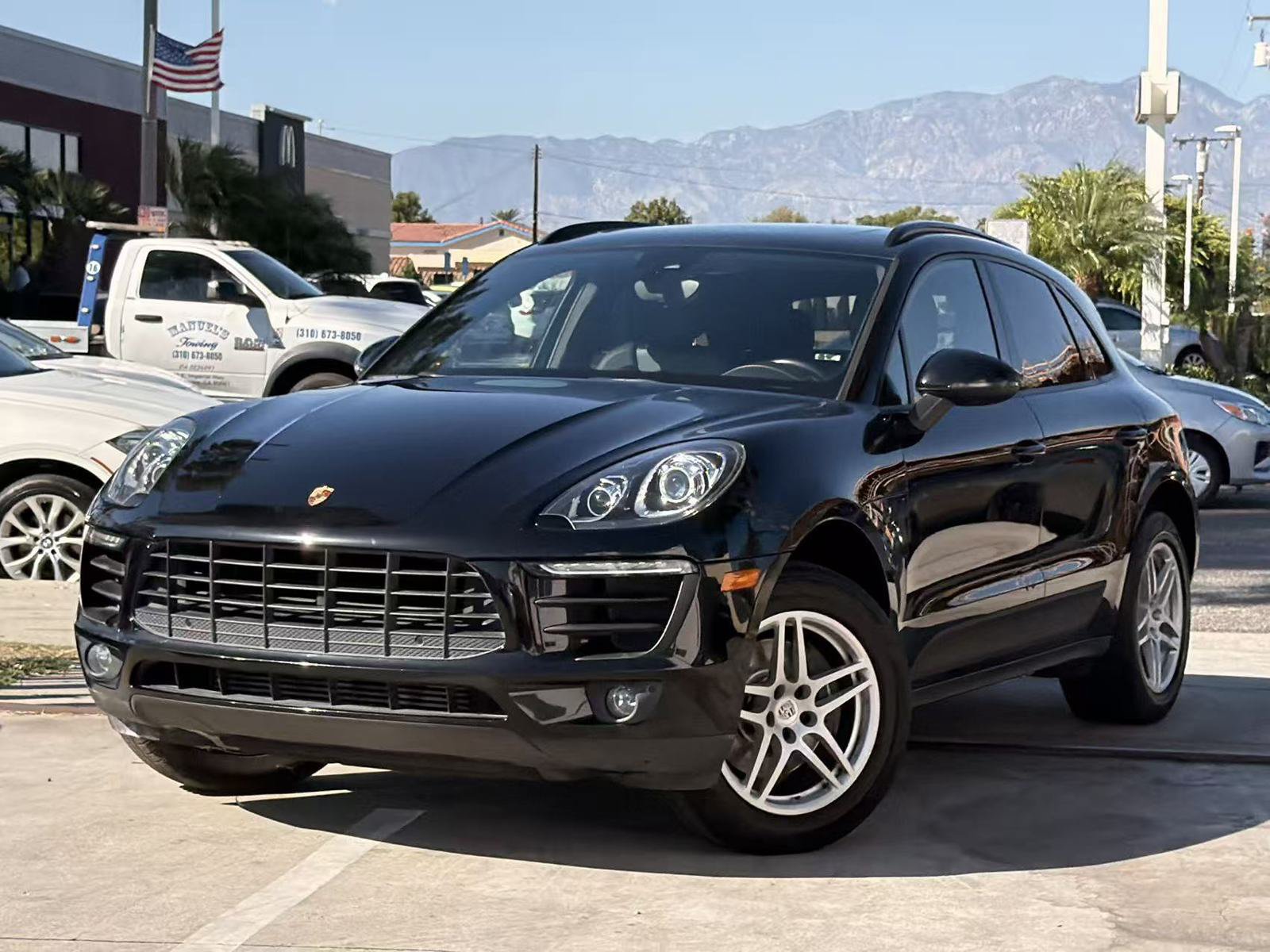 Used 2018 Porsche Macan AWD/4WD image 2