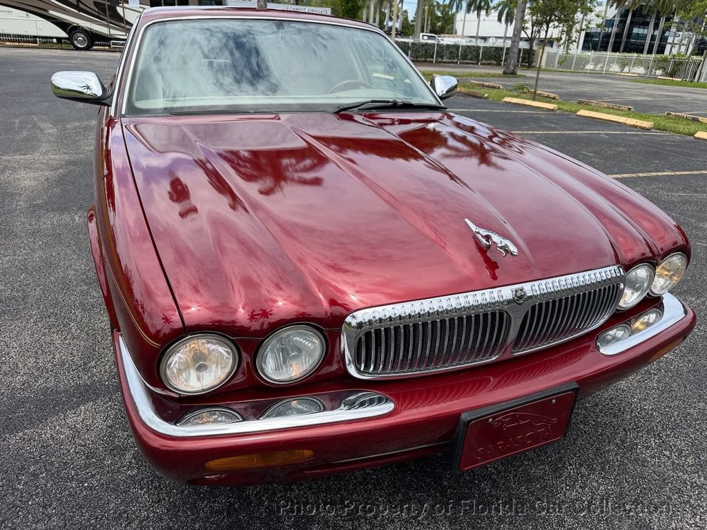Used 1999 Jaguar XJ8 L RWD image 15
