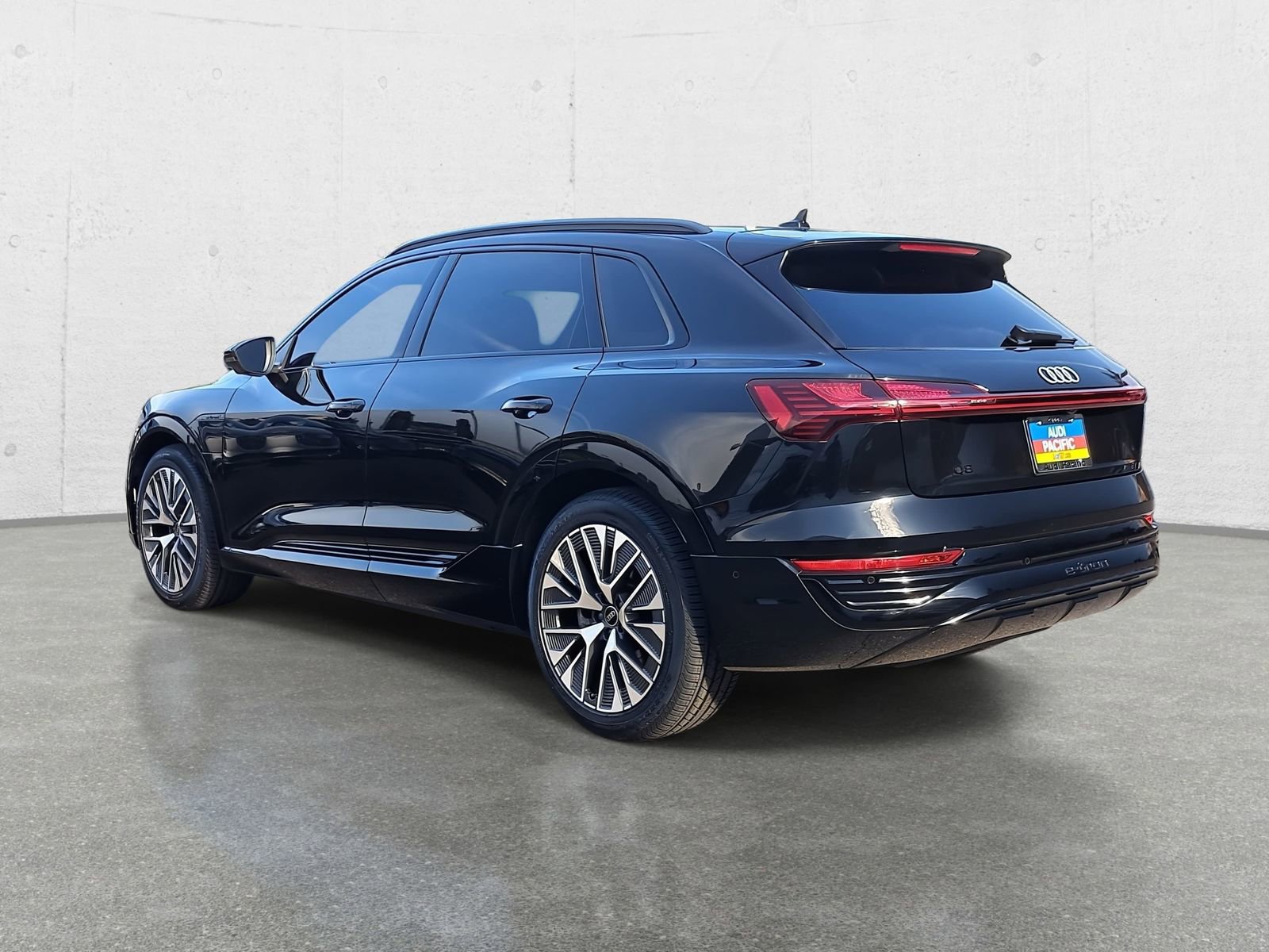 Used 2024 Audi Q8 e-tron Premium Plus w/ Premium Plus Package image 7