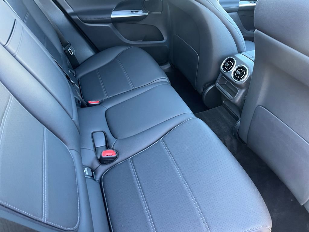 Certified 2025 Mercedes-Benz GLC 300 4MATIC image 18