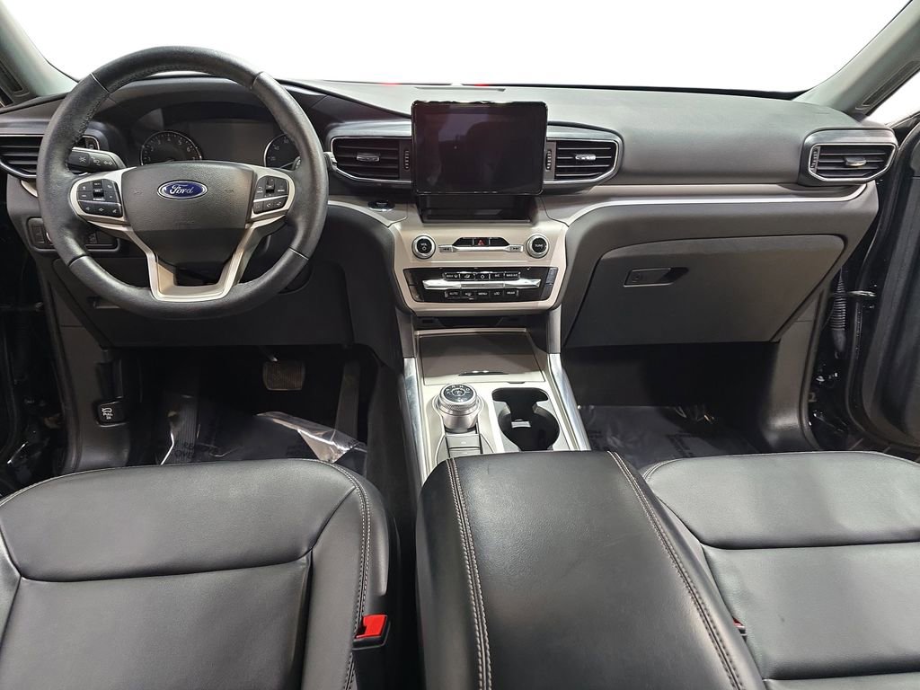 Used 2023 Ford Explorer XLT w/ Equipment Group 202A image 11