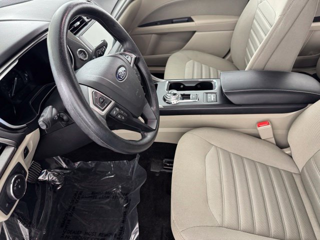 Used 2019 Ford Fusion SE FWD image 19