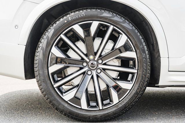 Used 2026 Volvo XC90 T8 Ultra w/ Protection Package Premier image 16