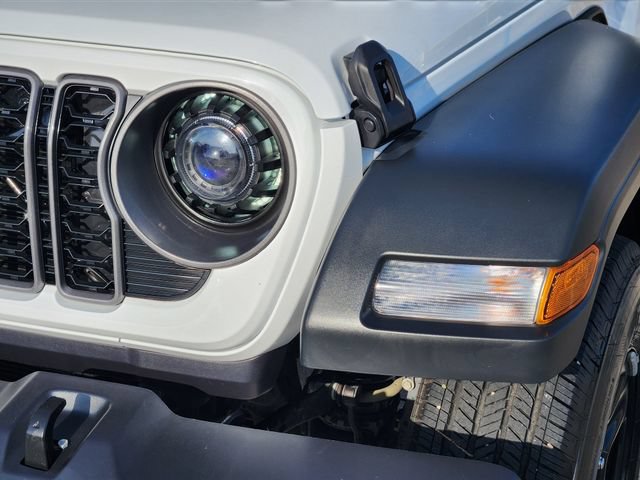 Used 2025 Jeep Gladiator Sport AWD/4WD image 9