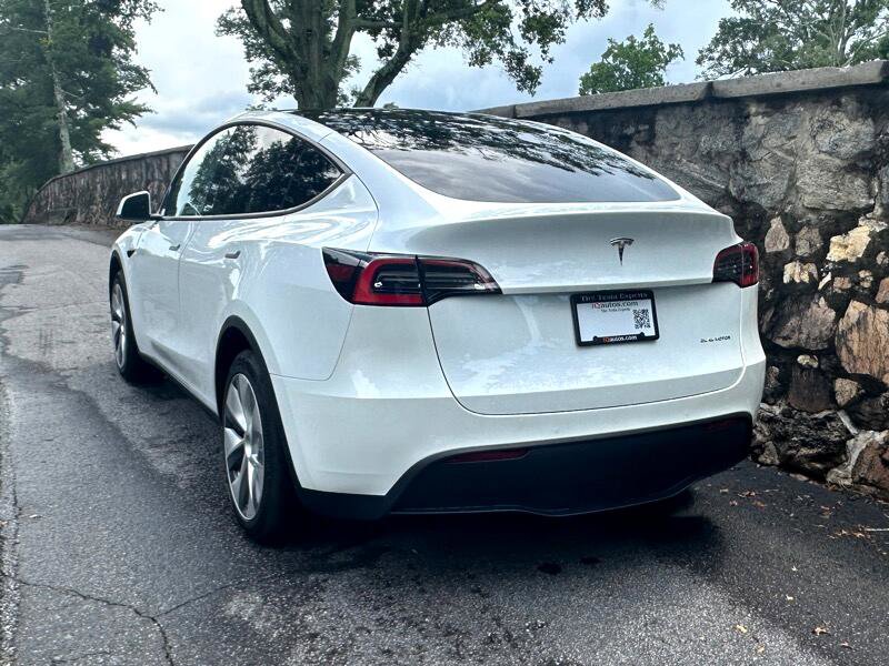 Used 2021 Tesla Model Y Long Range image 8
