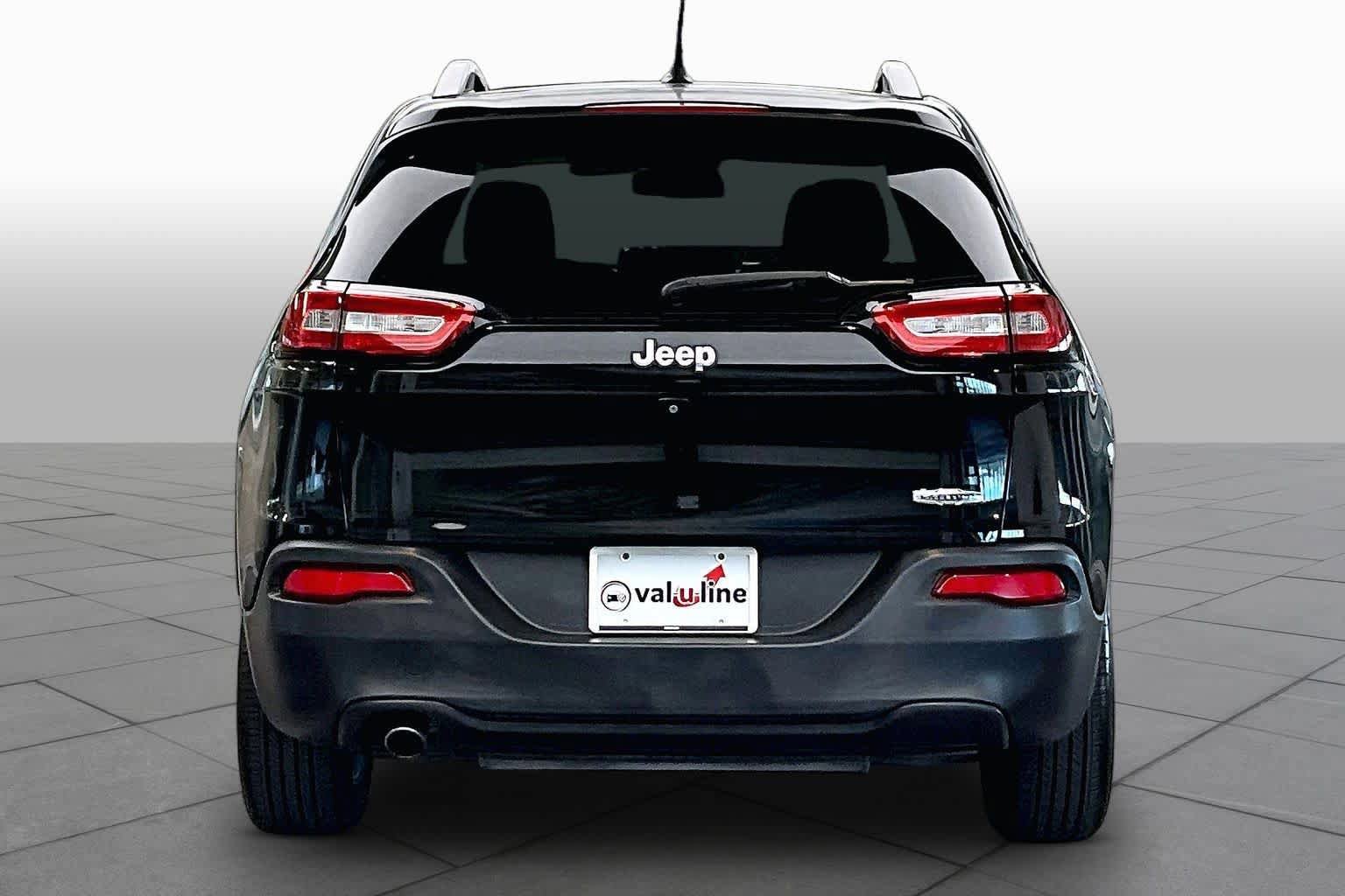 Used 2018 Jeep Cherokee Latitude FWD image 5