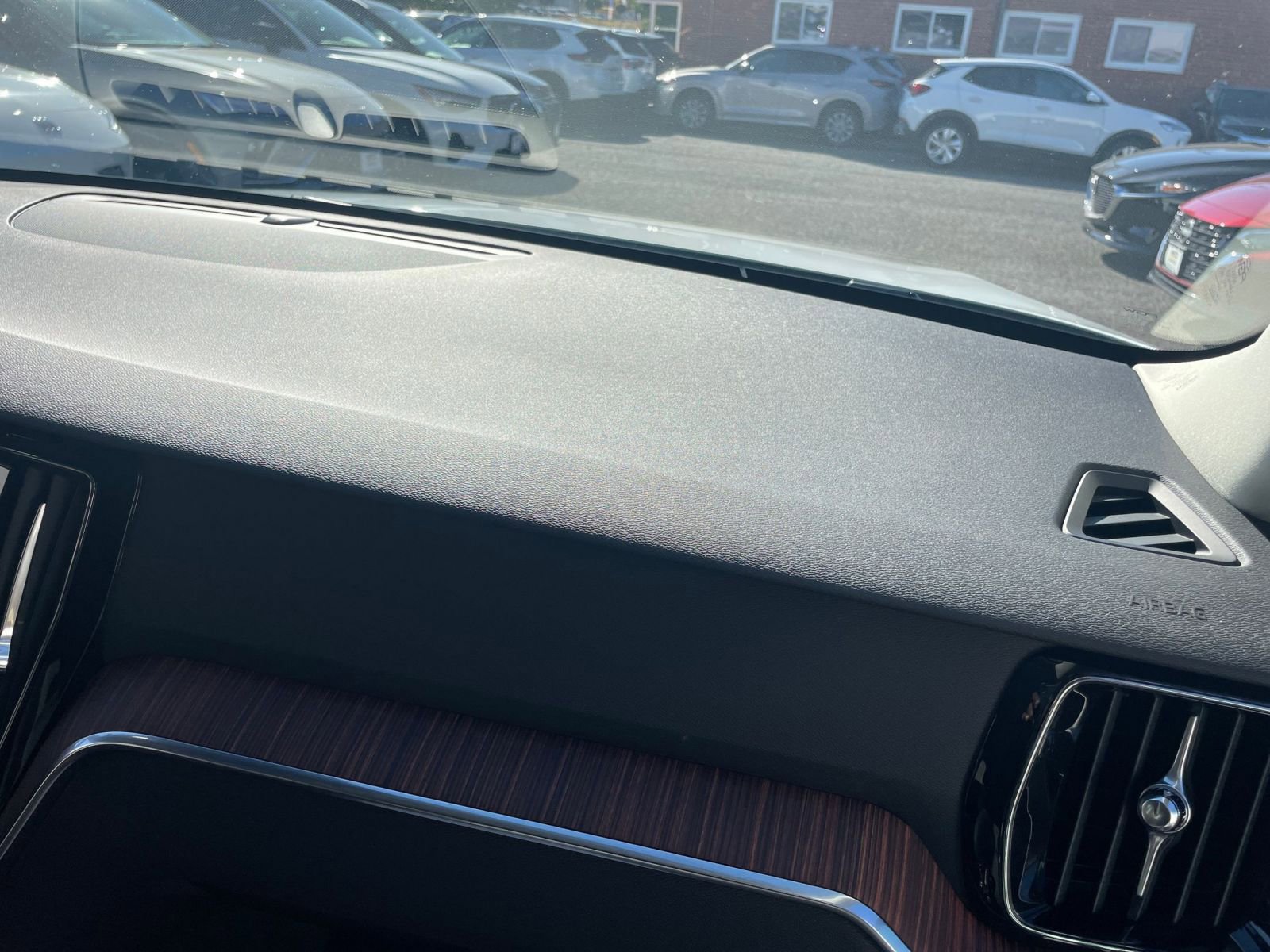 Used 2025 Volvo V60 B5 Cross Country Plus image 36