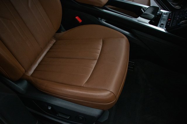 Used 2022 Audi e-tron Premium Plus w/ Premium Plus Package image 17