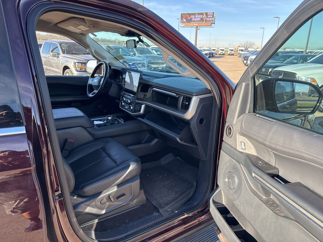 Used 2023 Ford Expedition XLT image 14